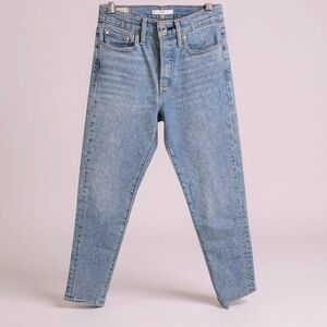 Levi’s Wedgie Jeans Light Wash‎ Size 24 Ankle
high waist Straight leg